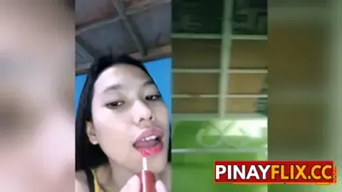 Lipstick Muna Habang Nakalabas Ang Lipstick ni Roger