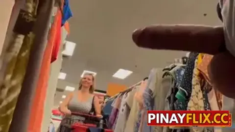 Binunot at Kinasa ng Isang Magiting na Kawal Ang Kanyang Armas